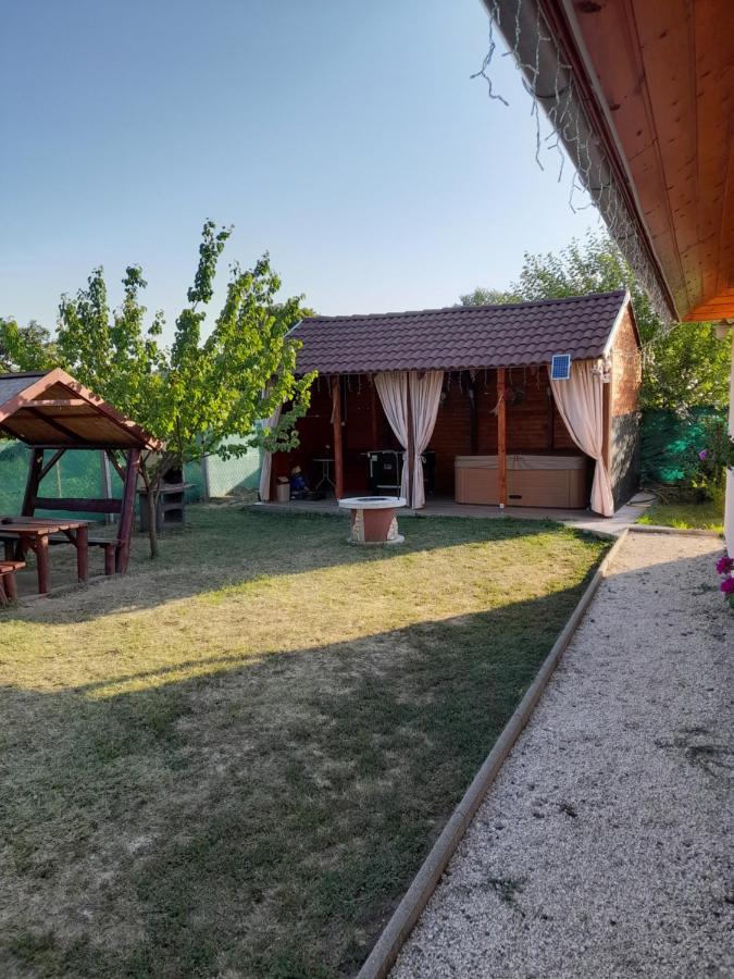 Vadrozsa Vendeghaz-Apartman Demjen Ngoại thất bức ảnh