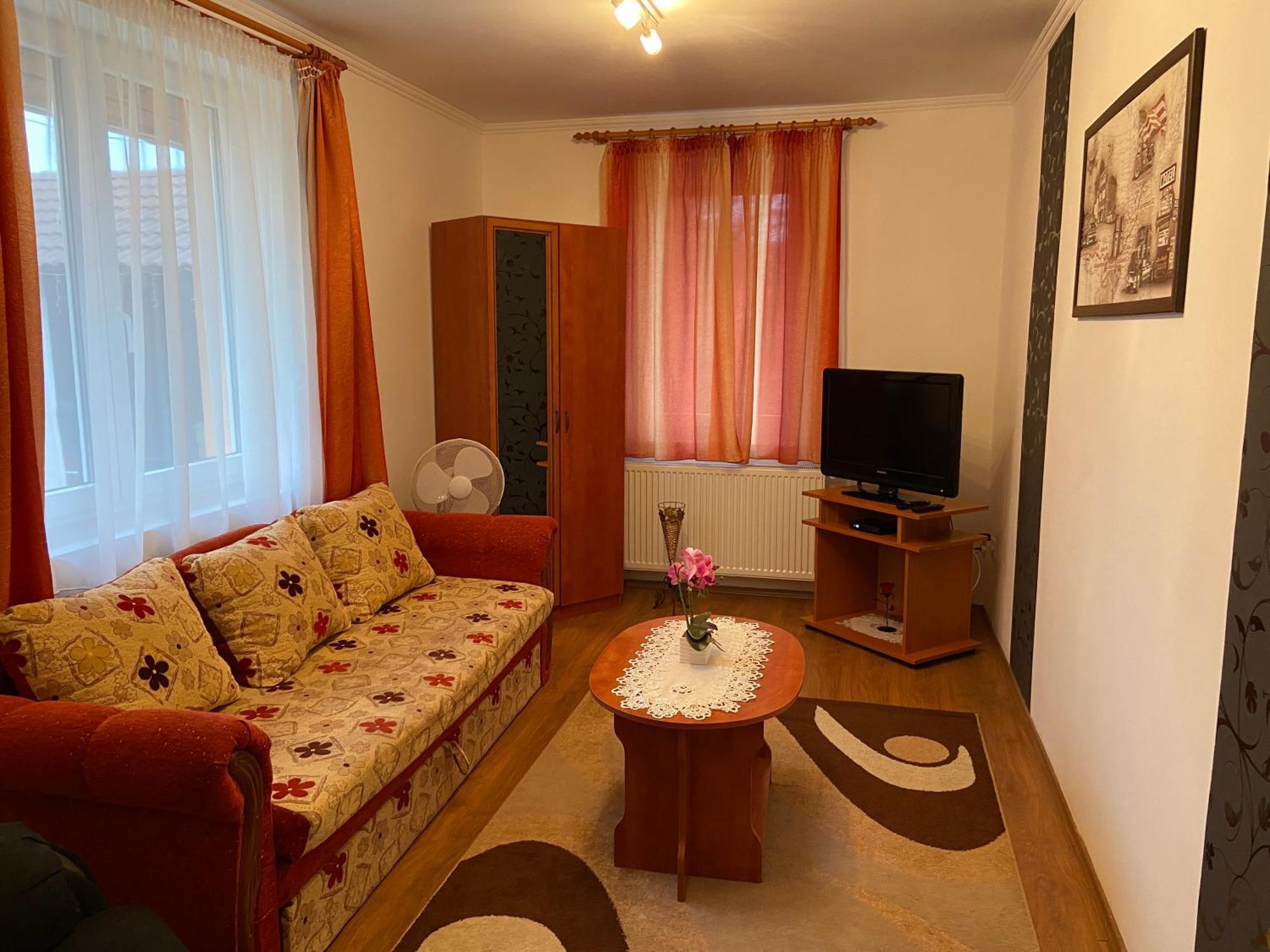 Vadrozsa Vendeghaz-Apartman Demjen Ngoại thất bức ảnh