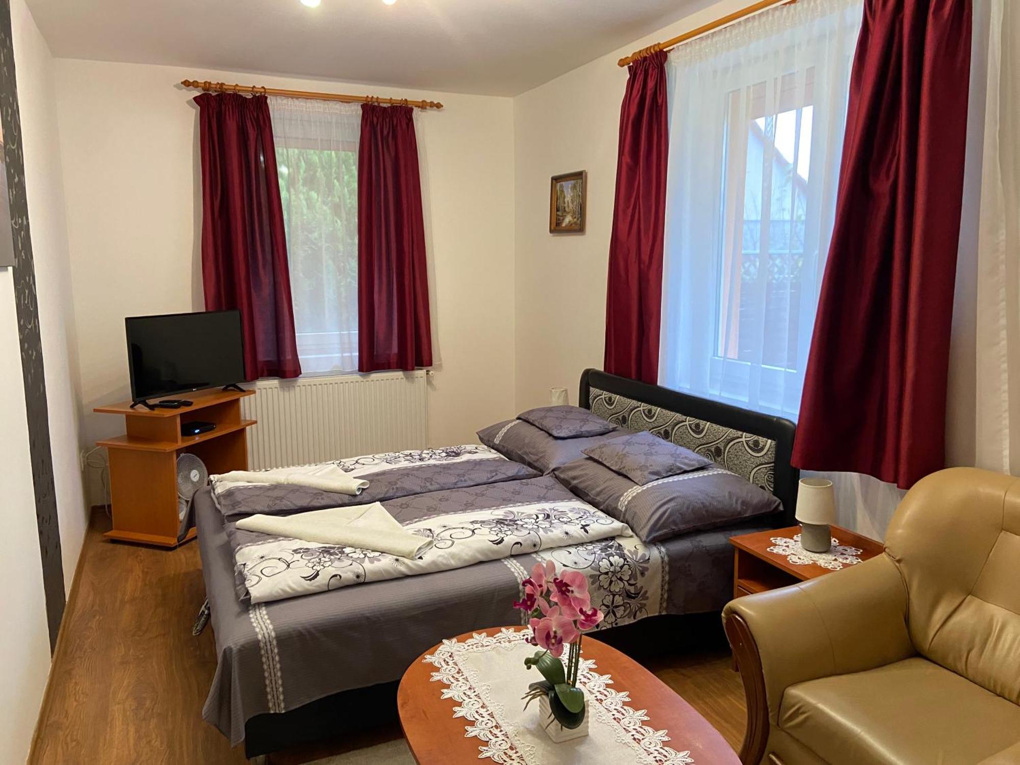 Vadrozsa Vendeghaz-Apartman Demjen Ngoại thất bức ảnh