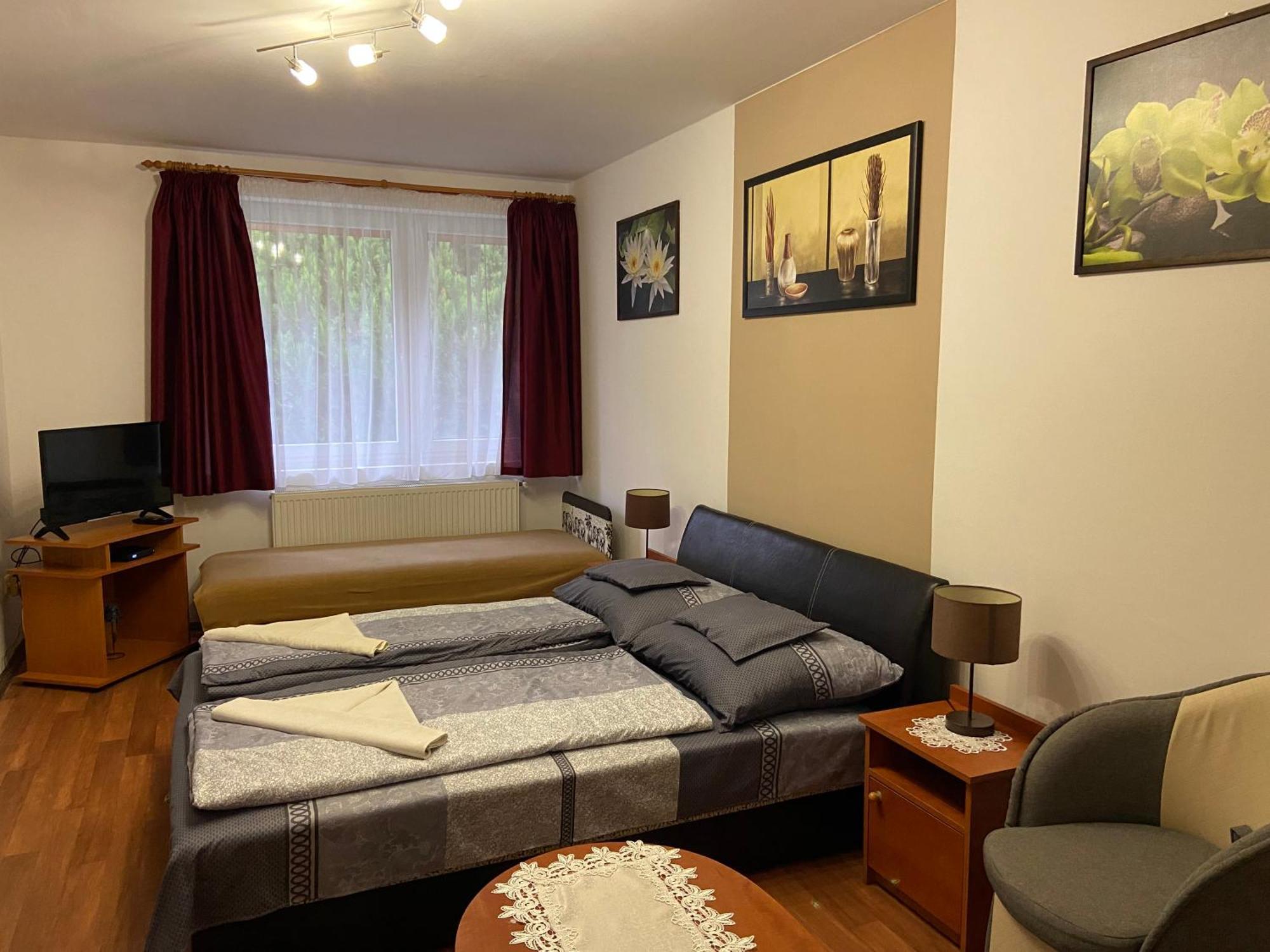 Vadrozsa Vendeghaz-Apartman Demjen Ngoại thất bức ảnh